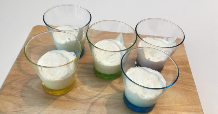 Yoghurtmousse met limoen en kokos